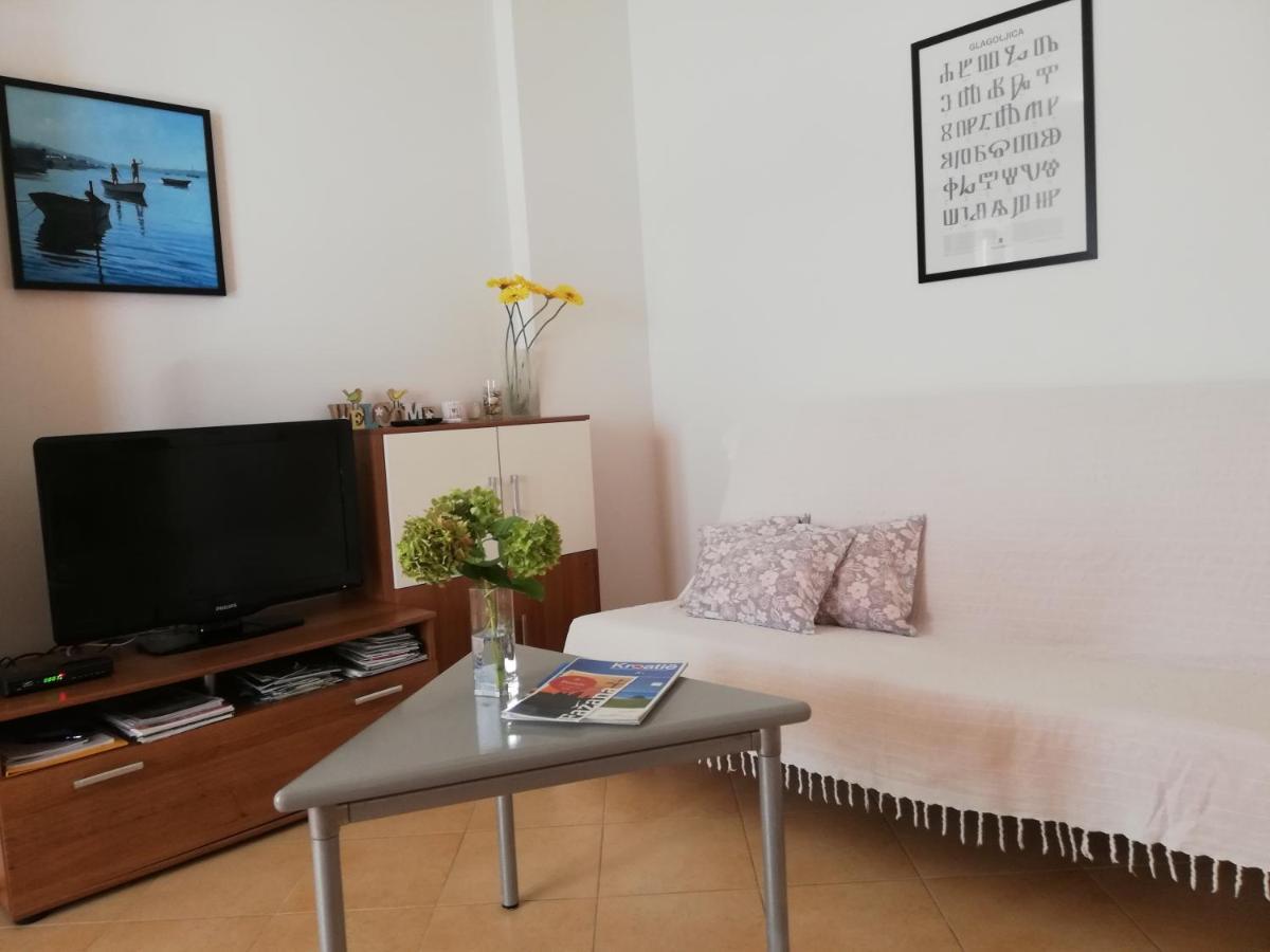 Apartment Suzy With Private Parking Fazana Exterior photo