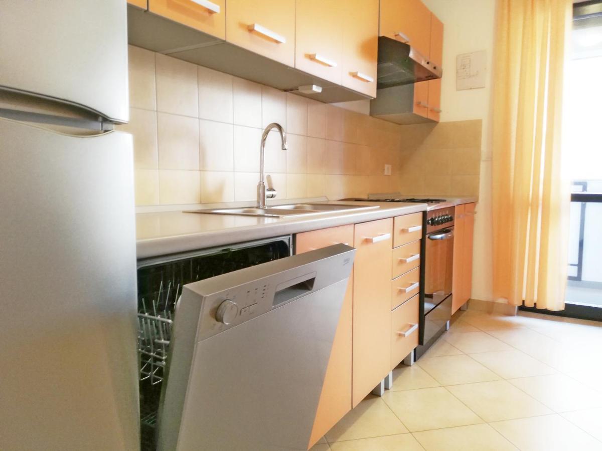 Apartment Suzy With Private Parking Fazana Exterior photo