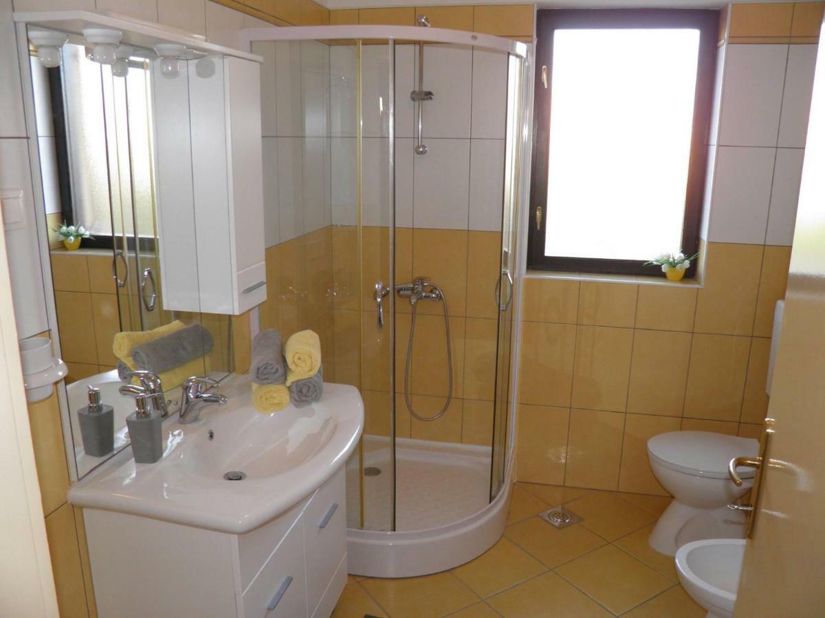 Apartment Suzy With Private Parking Fazana Exterior photo