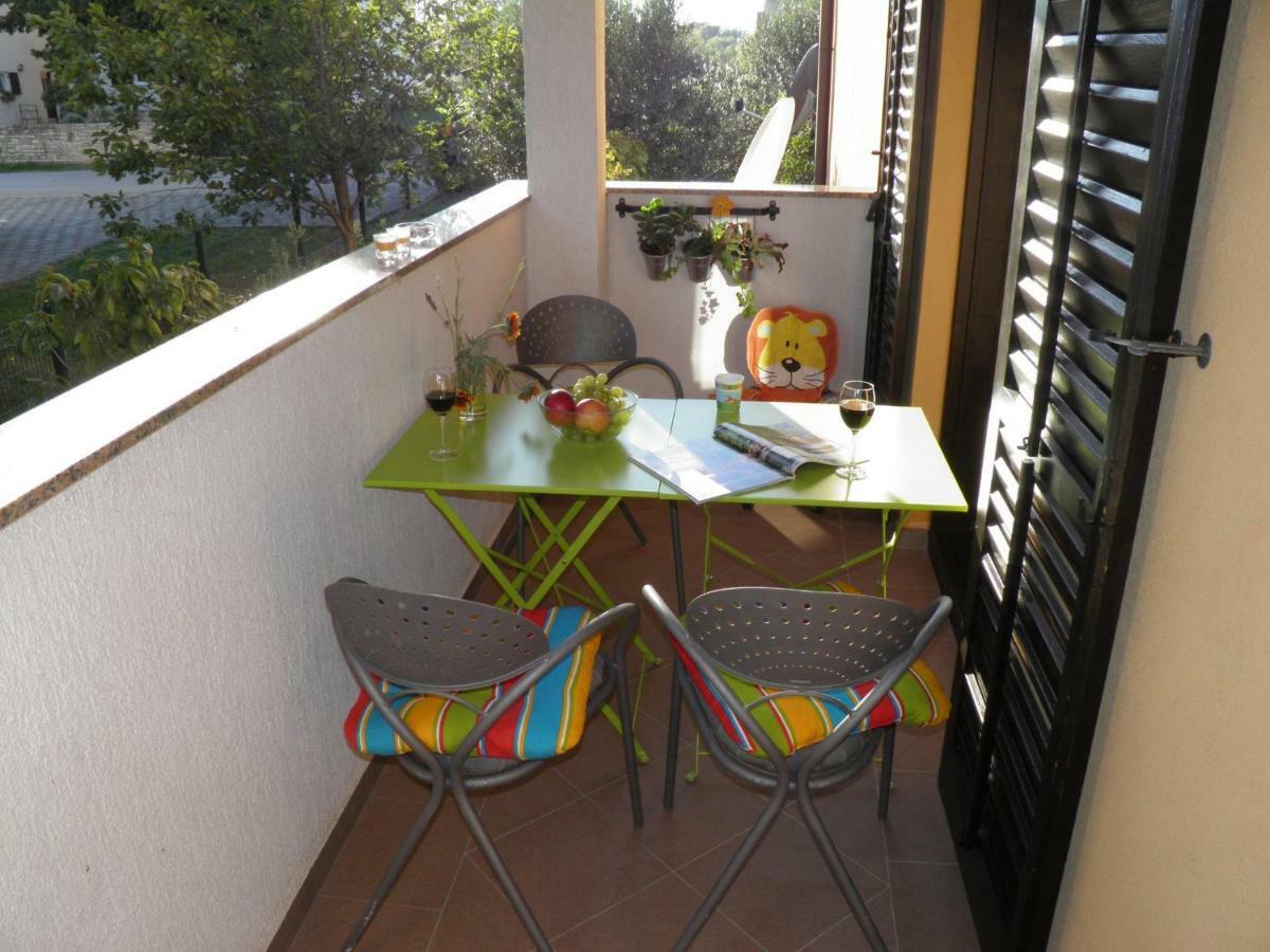 Apartment Suzy With Private Parking Fazana Exterior photo
