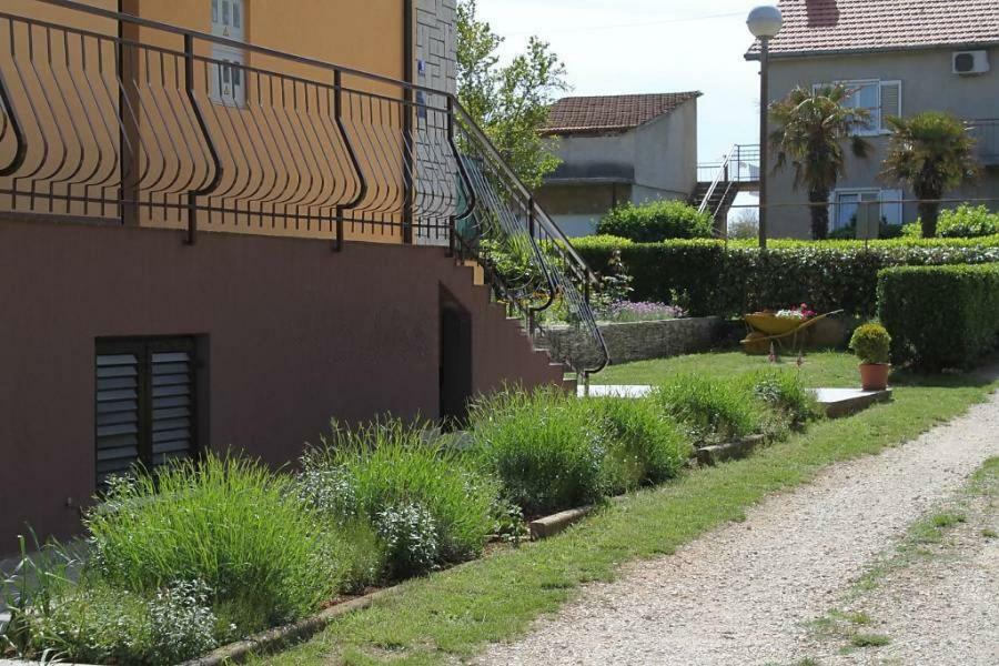 Apartment Suzy With Private Parking Fazana Exterior photo